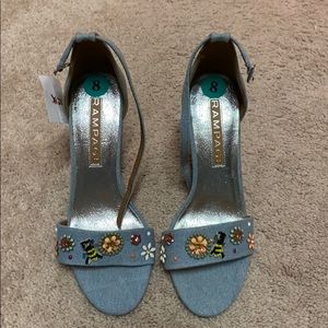 Super cute gently worn